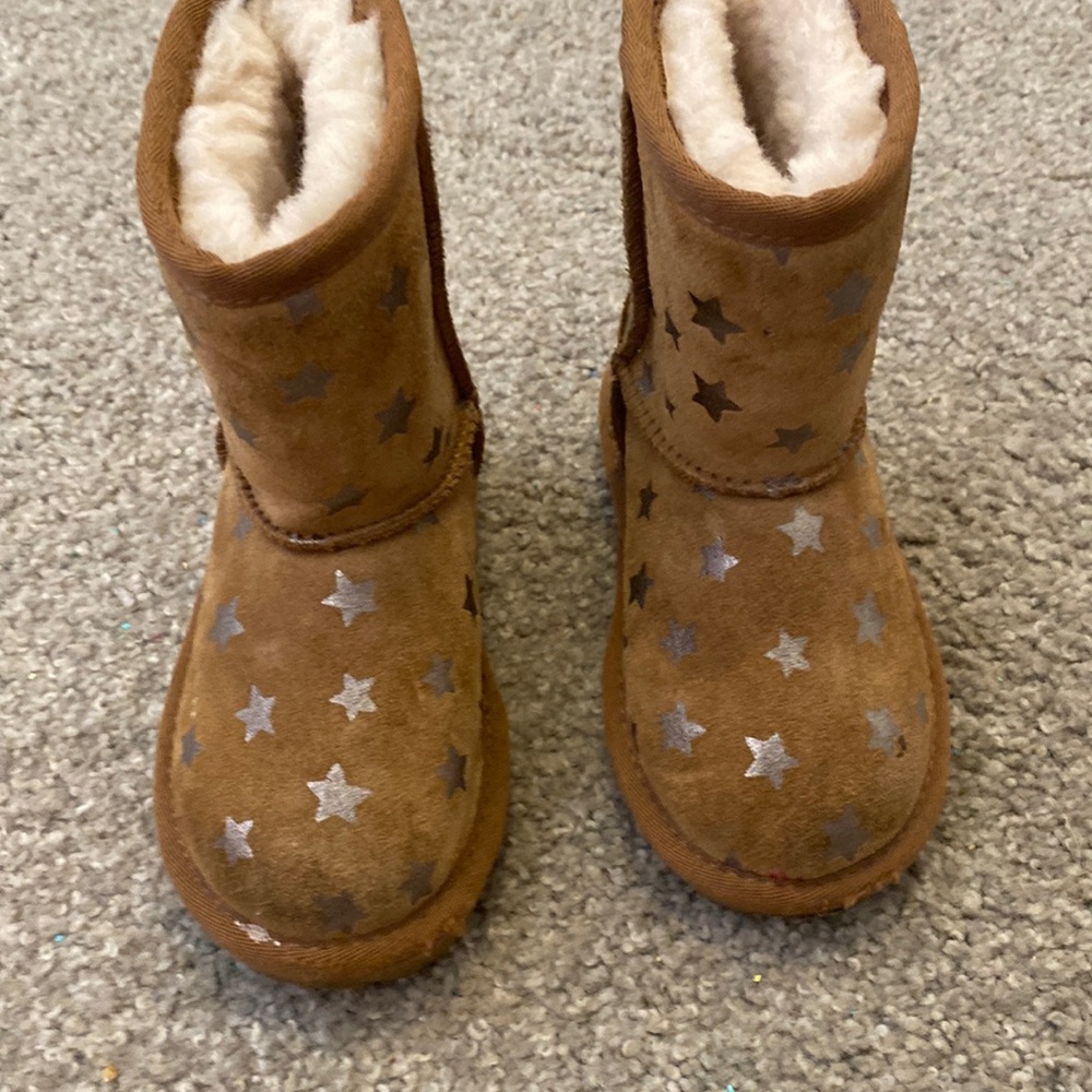 Star UGGs